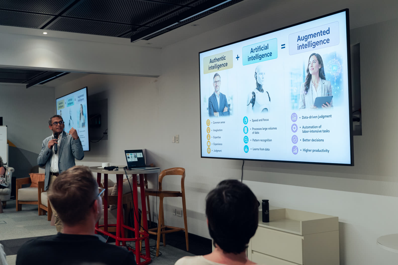 Présentation sur l'intelligence augmentée pendant une conférence