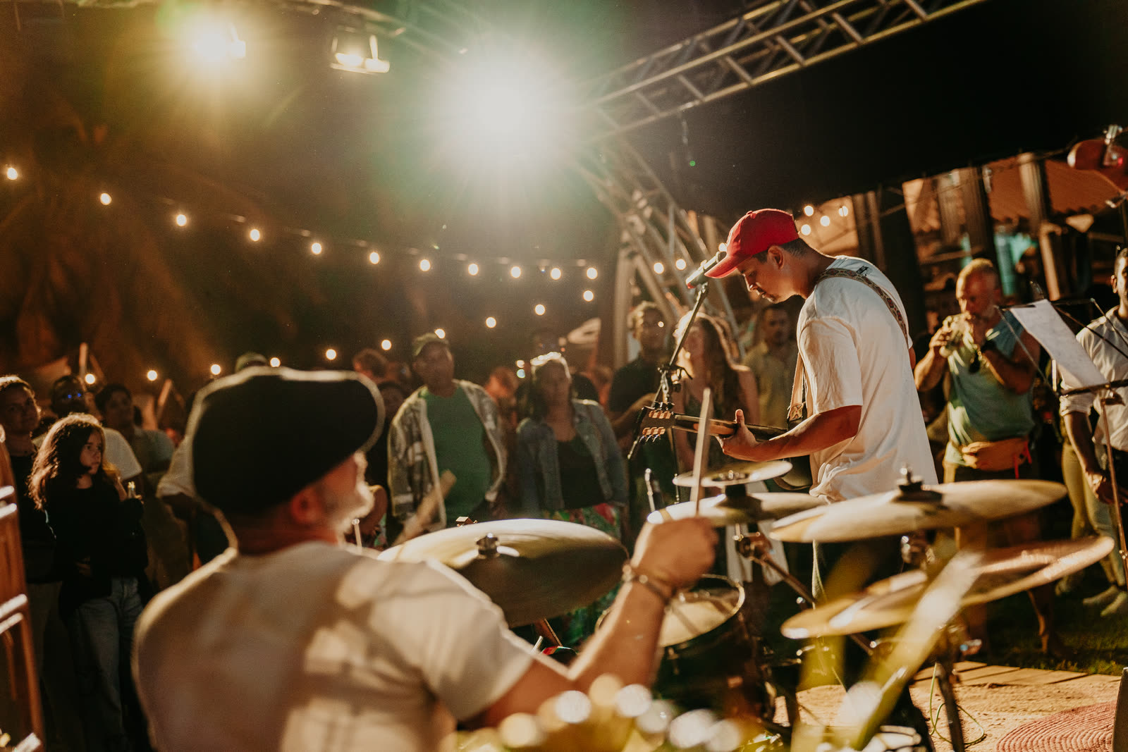 Musiciens sur scène lors de la soirée