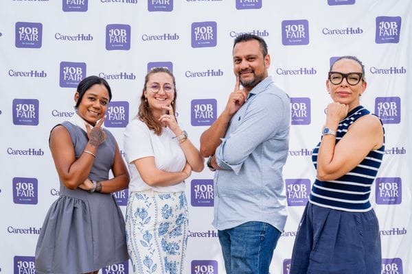 Équipe CareerHub devant le photocall JobFair